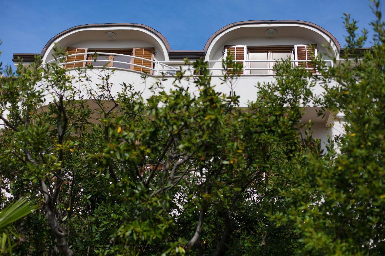 Apartman Vjekoslav คิร์ก ภายนอก รูปภาพ