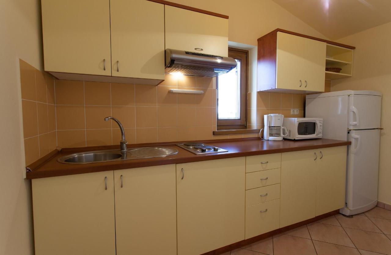 Apartman Vjekoslav คิร์ก ภายนอก รูปภาพ