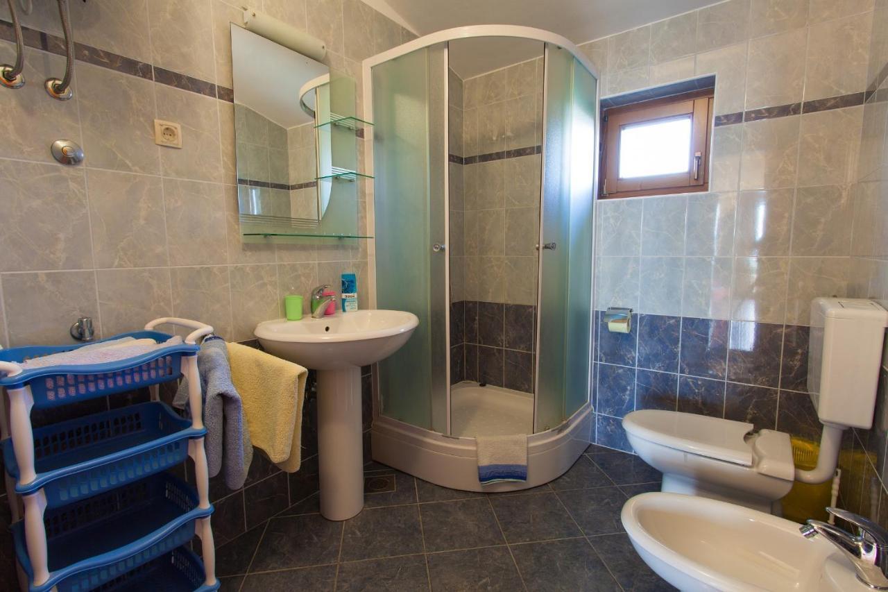 Apartman Vjekoslav คิร์ก ภายนอก รูปภาพ