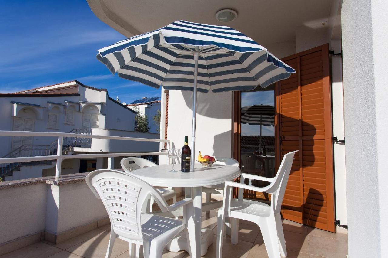 Apartman Vjekoslav คิร์ก ภายนอก รูปภาพ